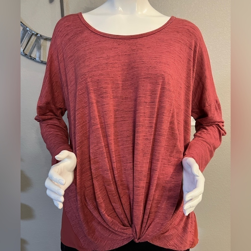 10 Dollar  Sale. Maurices Mauve color top